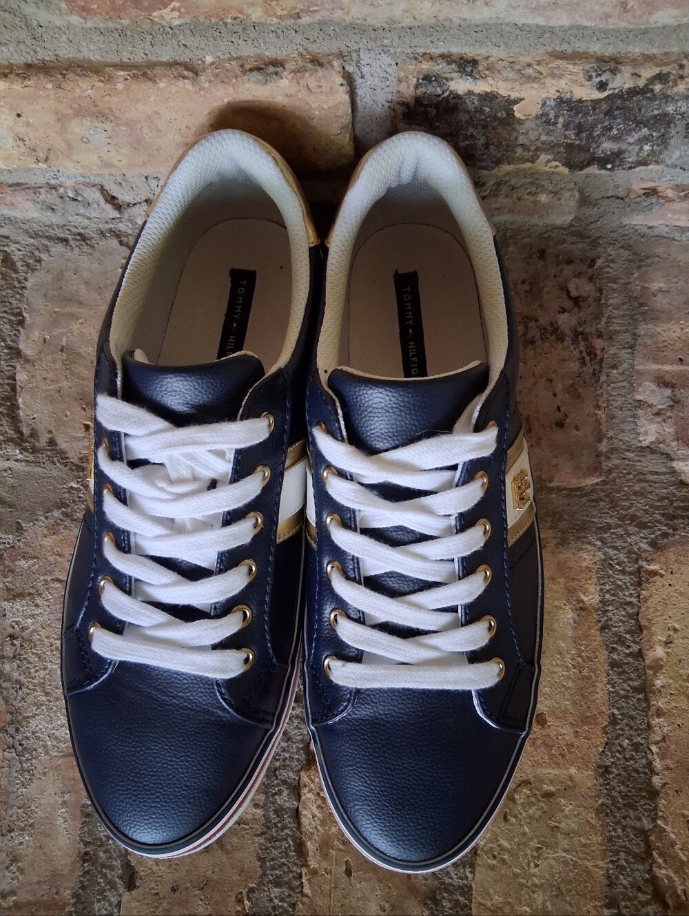 TOMMY HILFIGER FENTII DESIGNER LEATHER SNEAKERS SIZE 8.5 - Picture 5 of 8